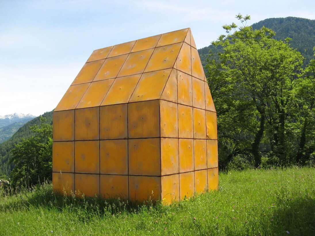 Graziano Pompili, Casa d'oro, 2011, ferro e colore, 350 x 250 x 250 cm