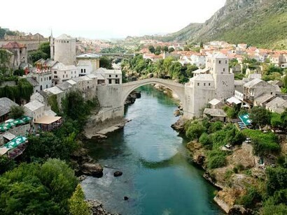 Mostar Köprüsü (il vecchio ponte sul fiume Neretva)