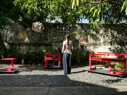 Emmett Moore, Neon sun, exhibition view. Courtesy of Nina Johnson Gallery