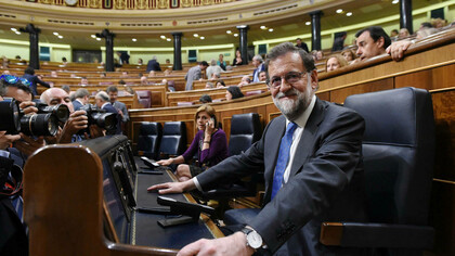 Mariano Rajoy Brey en su escaño, tan contento