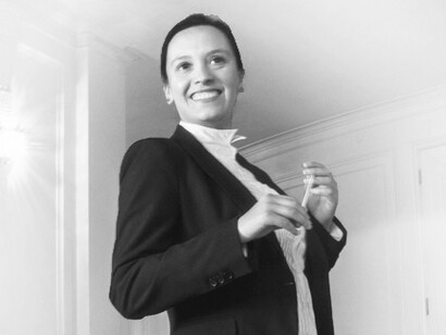Alejandra Urrutia es la primera mujer en ocupar el cargo de dirección de la Orquesta de Cámara del Teatro Municipal de Santiago