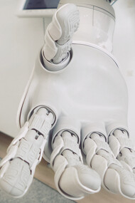 Intelligenza artificiale e medicina. ChatGPT, il più famoso e collaudato dei modelli della cosiddetta intelligenza artificiale conversazionale può avere sempre più importanti applicazioni in ambito medico in futuro