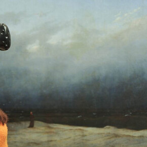 At the beach with the monk. Courtesy of Alte Nationalgalerie