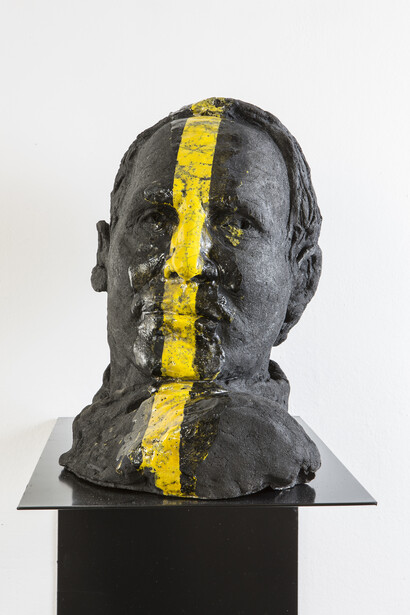 Gianni Dessì, Ritratto,
2014-­‐15,
olio
su
ceramica
Raku
37
x
27
x
41
cm
(busto),
126
x
30
x
47
cm
(base)