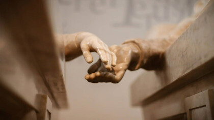 Detalle de la escultura en honor a Los amantes de Teruel