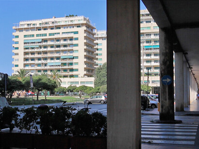 L'ampio giardino pubblico e l'ala ovest di Piazza Rossetti visti dal porticato (ph Jacopo Baccani, 2014)