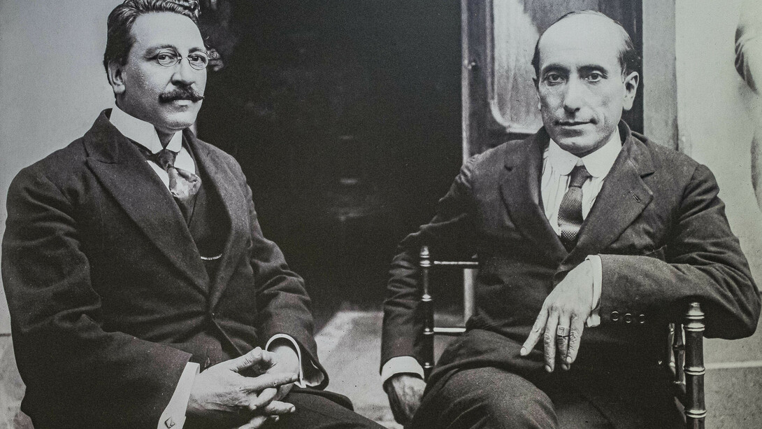 Amado Nervo (derecha)