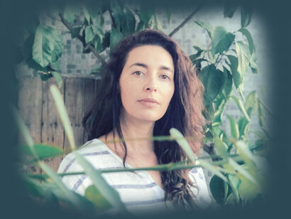 Fernanda Trías. L'inevitabile condizione della protagonista la cui vita biologica attuale è garantita da un passato attualizzabile soltanto nello spazio privato e inafferrabile della memoria