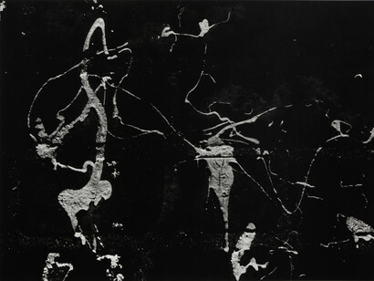 Aaron Siskind, Chicago 8, 1948. Fotografia. Mark Ranney Memorial Fund. Aaron Siskind Foundation, courtesy Bruce Silverstein Gallery