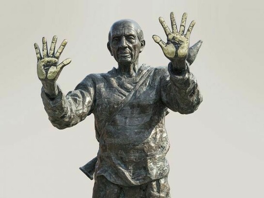 Ahmed Al Bahrani, Detail of “Untitled” 2013, Bronze, H. 118 1/8 in.  H. 300 cm