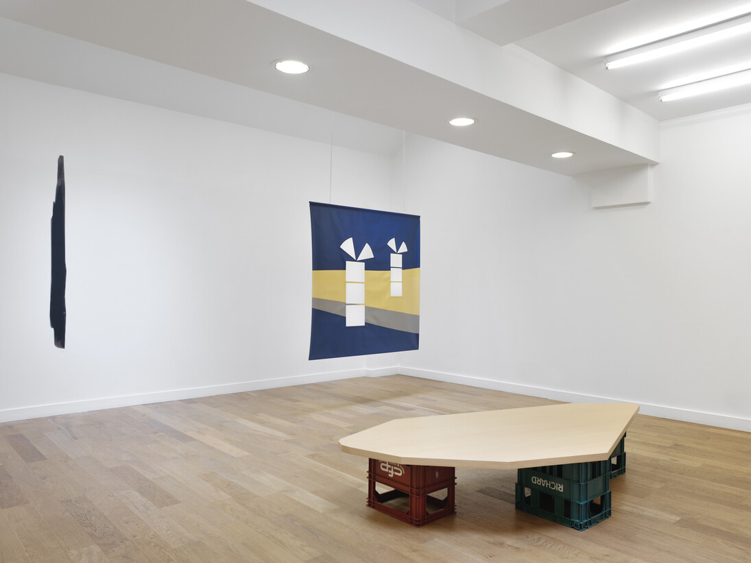 Liudvikas Buklys, Vue d’exposition Liudvikas Buklys, Rolling holders and windows, 2014, Photo : Rebecca Fanuele, Courtesy galerie Cortex Athletico, Bordeaux-Paris  