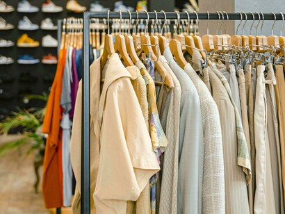 Roupas de segunda mão em brechó