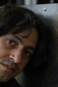 Yuval Avital, ritratto di Eraldo Bocca