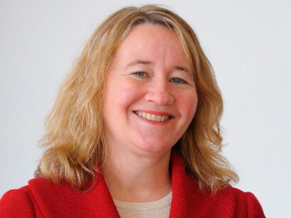 Carolyn W. Greider, descubridora de la telomerasa, una enzima que forma los telómeros durante la duplicación del ADN