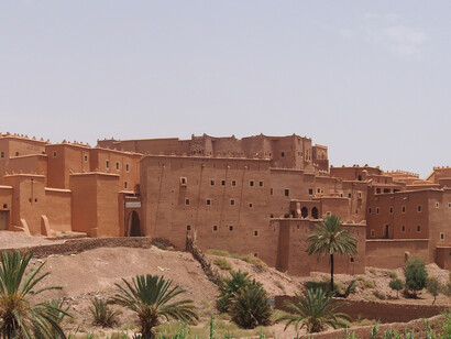 La Casba fue el teatro y el corazón de la resistencia argelina durante la guerra de independencia, un lugar donde la lucha por la libertad encontró sus escondites y sus voces más valientes. Kasbah de Taourirt, 2019. Vista desde el suroeste, Argelia