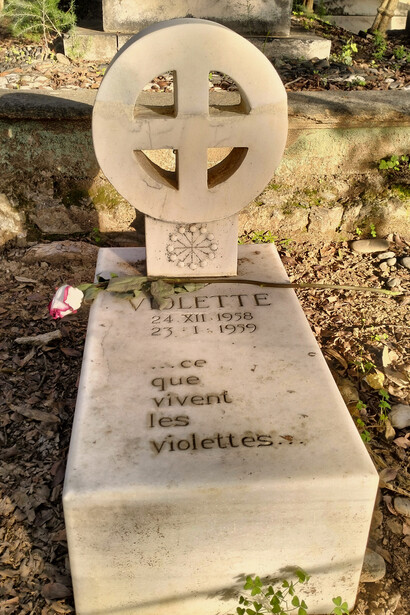 Tumba de Violette en el cementerio inglés de Málaga, España. Foto: Felipe Sérvulo