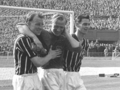 Bert Trautmann insieme ai suoi compagni di squadra