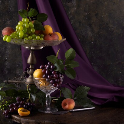 Dalla formazione nel mimo e nella danza contemporanea fino alle grandi messinscene teatrali, la sua carriera è un ponte tra gesto e parola, tra tradizione e sperimentazione