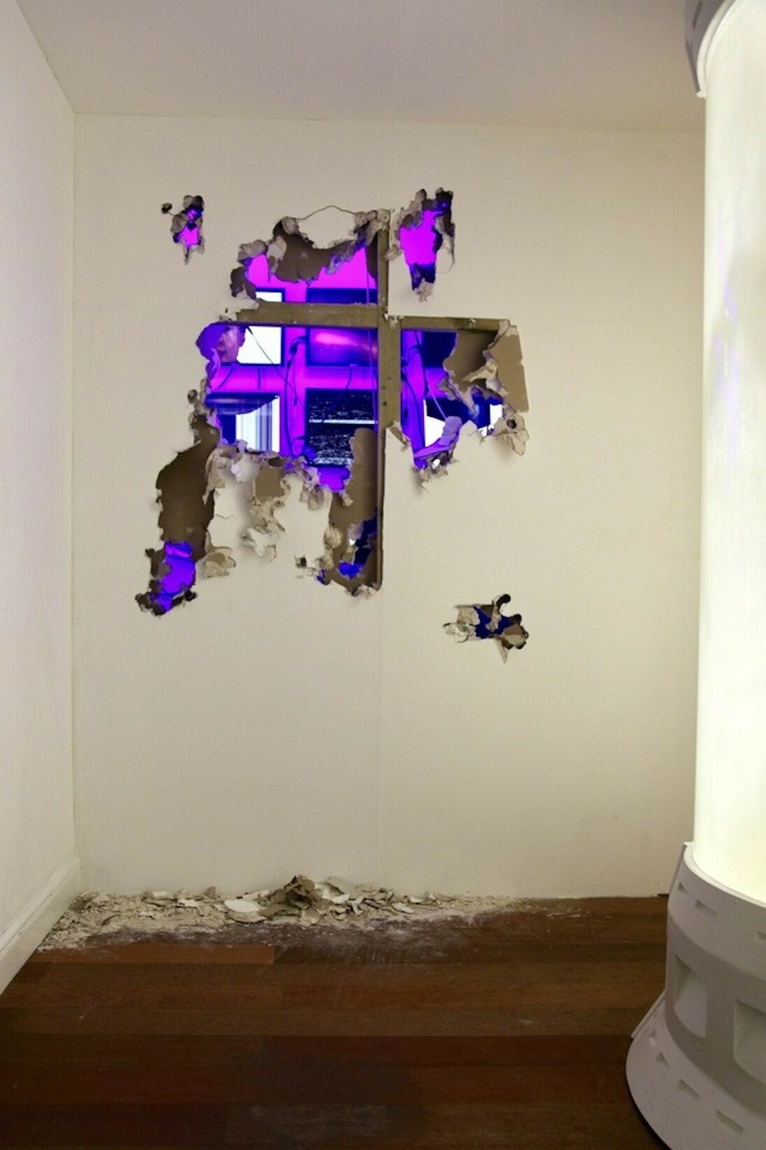 Chris Calderwood, exhibition view. Courtesy of The Residence Gallery