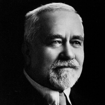 León Charles Albert Calmette, descubridor, junto con Camille Guérin , del bacilo de Calmette-Guerin (BCG), una forma atenuada del «Mycobacterium bovis» empleado en la vacuna contra la tuberculosis