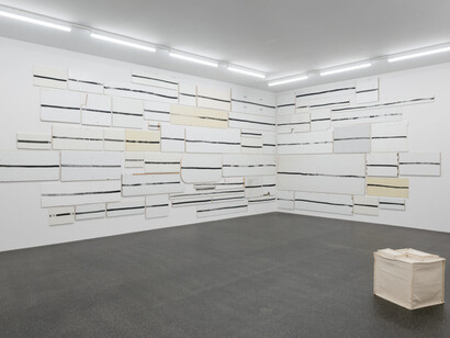 Verschiedene künstler, Sammlung 25. Kunst aus der schweiz vom 18. Jahrhundert bis in die gegenwart, ausstellungsansicht. Mit freundlicher genehmigung des Aargauer Kunsthauses