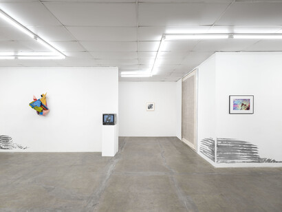 Various artists, The cars of Los Angeles, exhibition view. Courtesy of Bel Ami Gallery