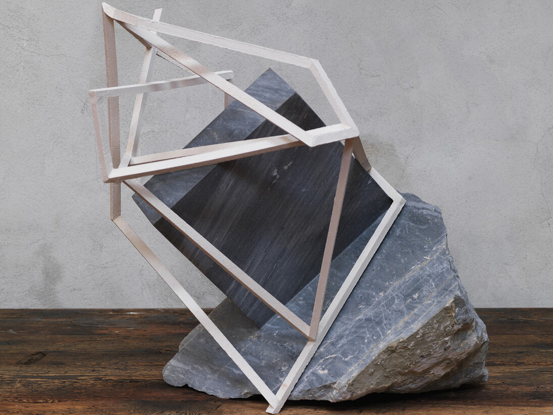 Mattia Bosco, Untitled, 2012, marmo e ceramica, 53 x 47 x 59 cm, foto di Antonio Maniscalco