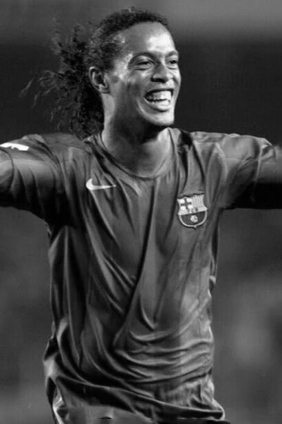 Ronaldinho Gaucho dejó una huella imborrable en el fútbol colombiano cuando jugó en Bogotá contra Independiente Santa Fe, en un año en que el equipo lograría la Copa Sudamericana