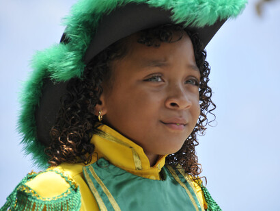 Niños del pueblo raizal celebrando el Día de la Independencia, Providencia, Colombia. Fotografía de la Policía Nacional de Colombia