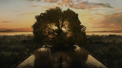 The Fountain - L’albero della vita è un film visionario che intreccia amore, morte e ricerca dell’immortalità in tre epoche diverse. In copertina una foto tratta dal trailer del film diretto da Darren Aronofsky