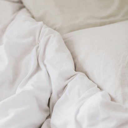 Vestiti, scarpe e accessori si affrontano per categorie, così l’armadio non diventa più una valanga di caos