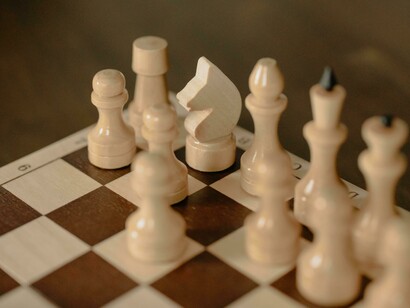 Además de entretener, el ajedrez mejora funciones cognitivas y se ha usado incluso con fines tan diversos como la rehabilitación o el espionaje