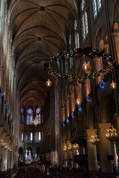 Interno, cattedrale di Notre-Dame, Parigi, Francia. Entrambi i testi parlano di cecità, ma solo Carver riesce a trasformarla in comunione tra due solitudini, mentre Saramago la usa per rivelare la crudeltà latente dell’essere umano