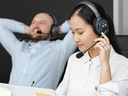 Relation clients. Le prospect doit être considéré à sa juste valeur, c’est-à-dire un potentiel client qui non seulement pourra bénéficier de nos services, mais aussi être sur le long terme un client fidèle, qui sera également susceptible d’être vecteur de bouche à oreille
