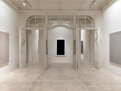 Upside Down Inside Out Back to Front. Courtesy of Galerie Krinzinger