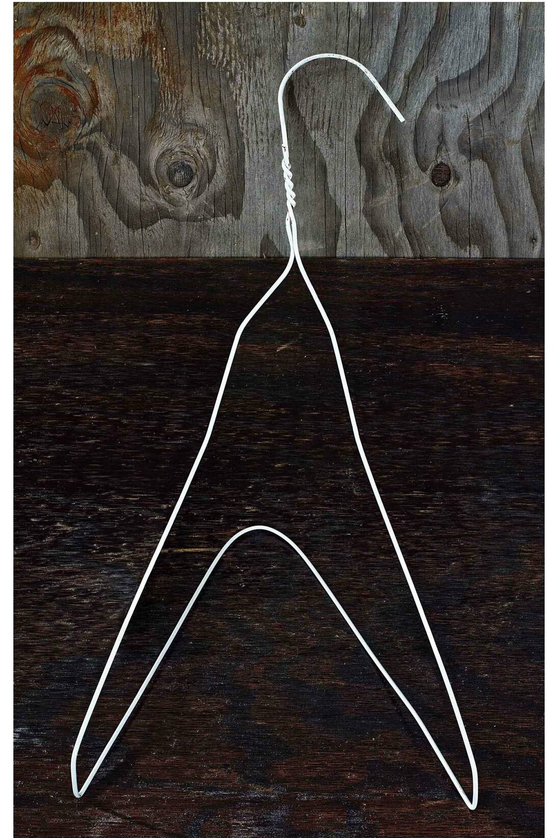 Abelardo Morell, Coat Hanger, 2014 ©Abelardo Morell/Courtesy of Edwynn Houk Gallery, New York