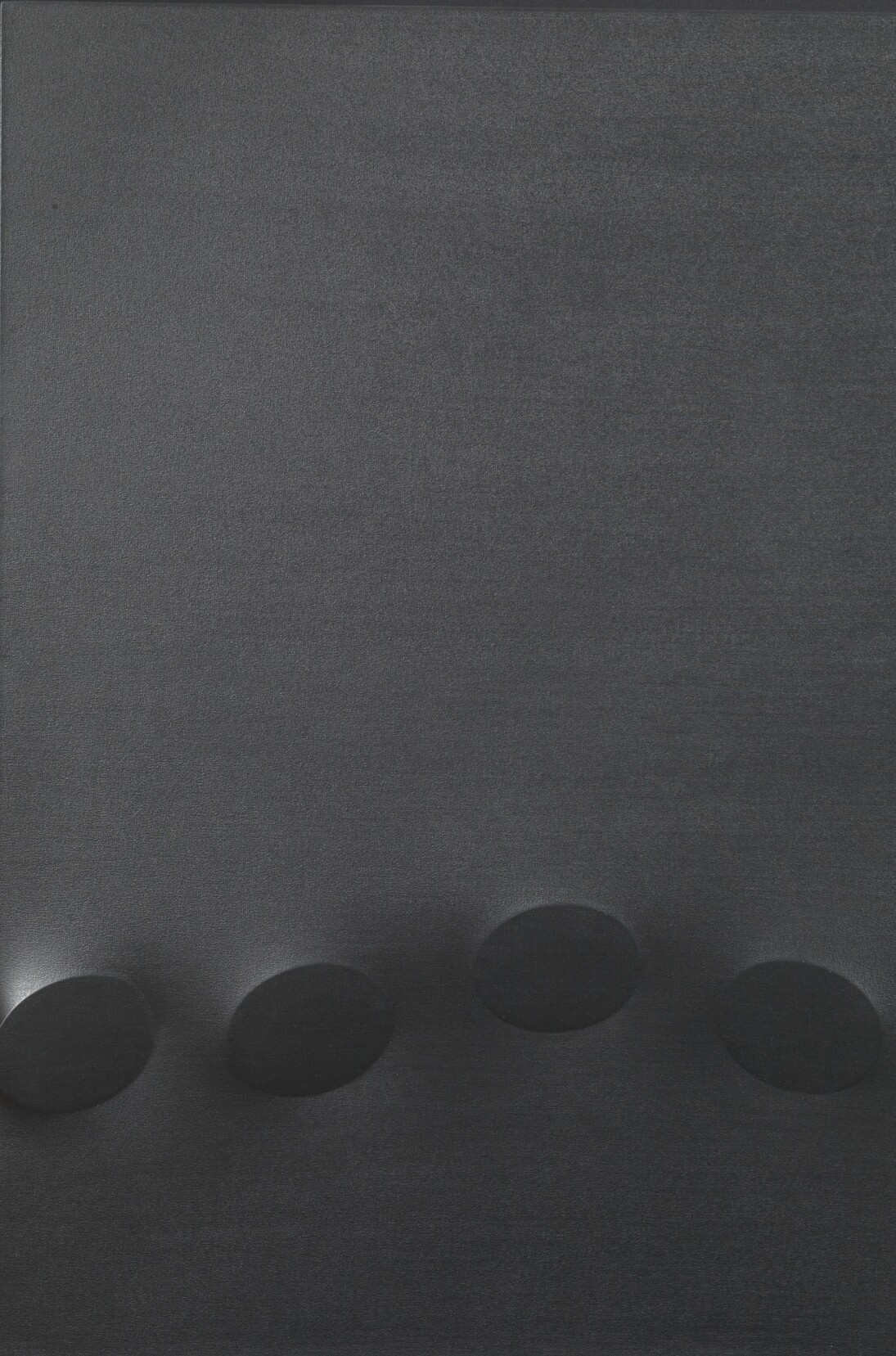 Turi Simeti, Cinque ovali neri, 2007, Acrylique sur toile extroflexe, 120 x 100 cm, Courtesy Tornabuoni Art