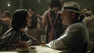 Zoe Saldana y Ben Affleck en "Vivir de noche"