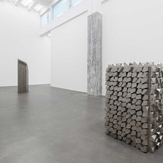 Yang Mushi, Crisscross, exhibition view. Courtesy of Galerie Urs Meile