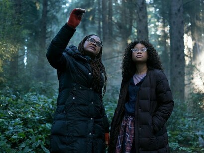 La directora Ava DuVernay con Storm Reid, otra joven protagonista