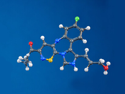 Das erste Medikament, das vollständig durch generative künstliche Intelligenz entdeckt und entwickelt wurde, ist das antifibrotische Kleinmolekül Rentosertib. Bild: Das antifibrotische Kleinmolekül Rentosertib