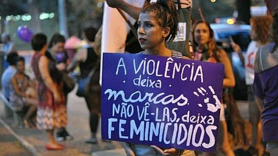 Este artigo é um grito. Um grito de revolta, de repulsa, de dor. Um grito que acolhe quem já perdeu alguém por feminicídio. Um grito que reconhece que, sim, você está sozinha. Que a segurança pública não irá protegê-la. Que o Estado não irá protegê-la. Que seus amigos e familiares, muitas vezes, não farão nada. E que, dependendo do caso, seus dias estão contados