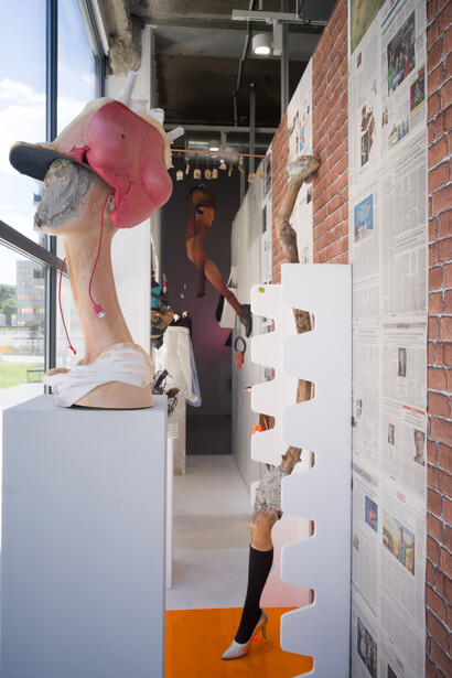 Diego Bianchi, Théâtre erreur, vista  de exhibición. © François Doury, cortesía del artista y de la Galería Jocelyn Wolff
