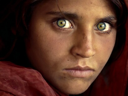 La mirada de una joven