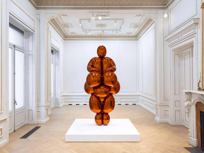 Jeff Koons, Venus Lespugue, exhibition view. Courtesy of Museum of Cycladic Art 