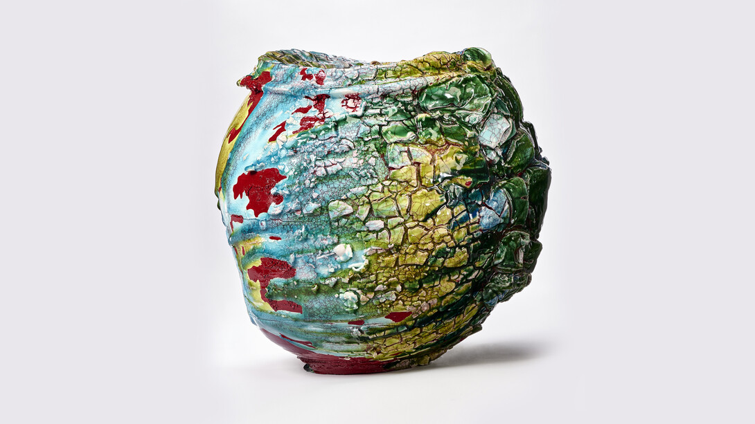 Kodai Ujiie, Oribe Lacquer Large Jar - 織部漆朱塗大壺, 2023
Ceramic, H17 3/4 x W17 3/4 x D18 1/8 in
H45 x W45 x D46 cm, Weight 24.3kg
