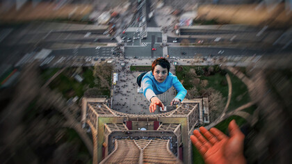 Tenemos esa palabra, “suicidio”, que es casi impronunciable, porque se castiga como falta de espiritualidad y cordura