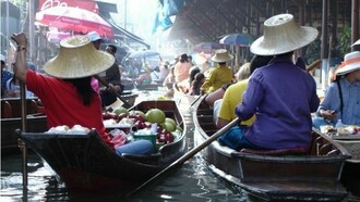 Floating market in Chao Praya River