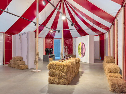 Circus Empire. Courtesy of KÖNIG GALERIE
