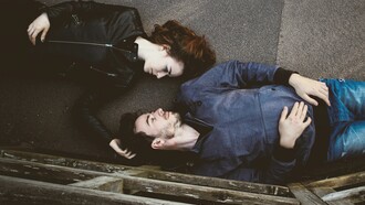 Es un hecho: los jóvenes de hoy tienen menos relaciones sexuales que sus padres